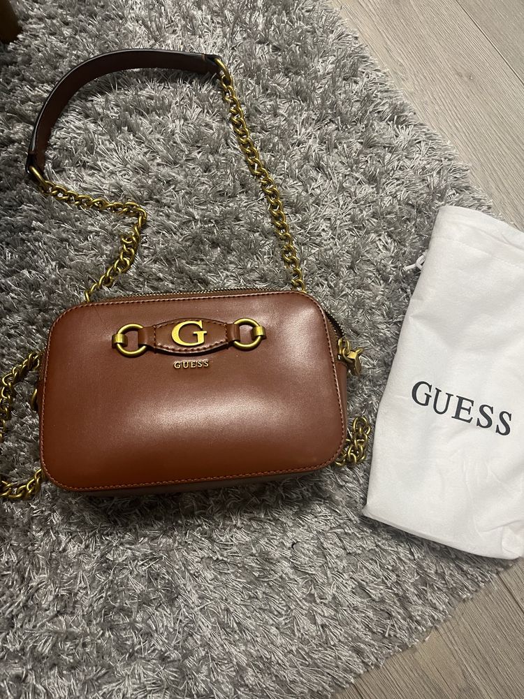 Дамска чанта Guess , в кафяв цвят , носена няколко пъти