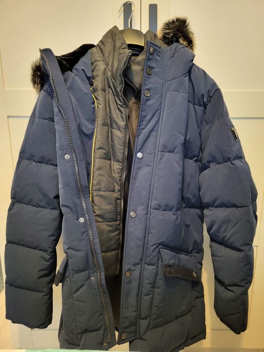 Vând geaca de iarna Guess