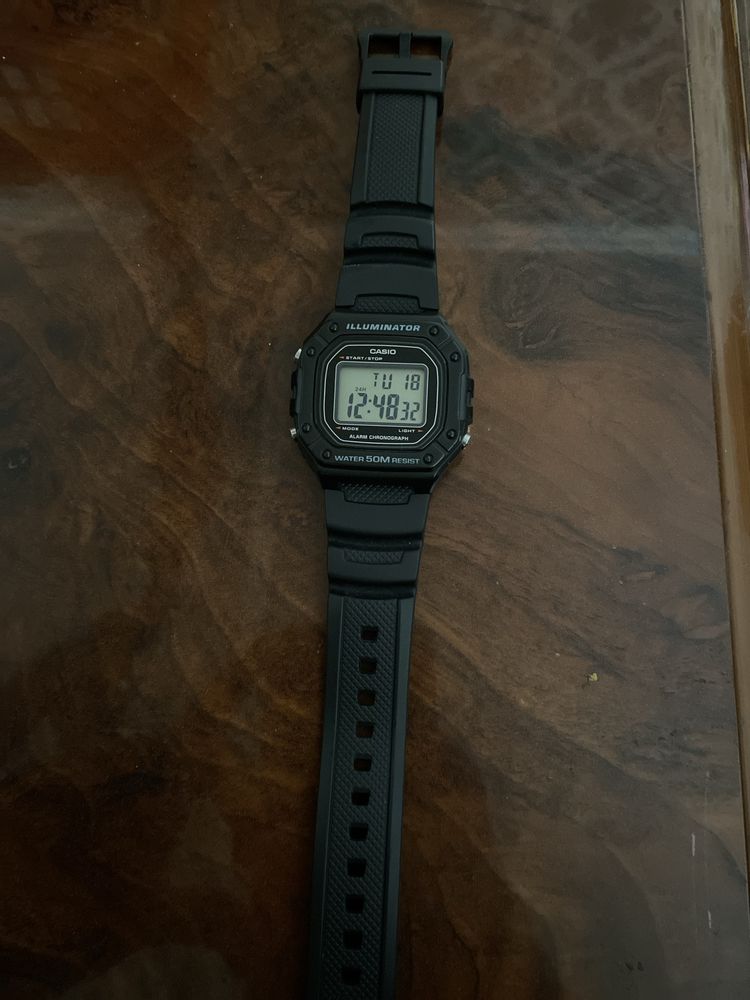 Часы Casio в хорошем состоянии.