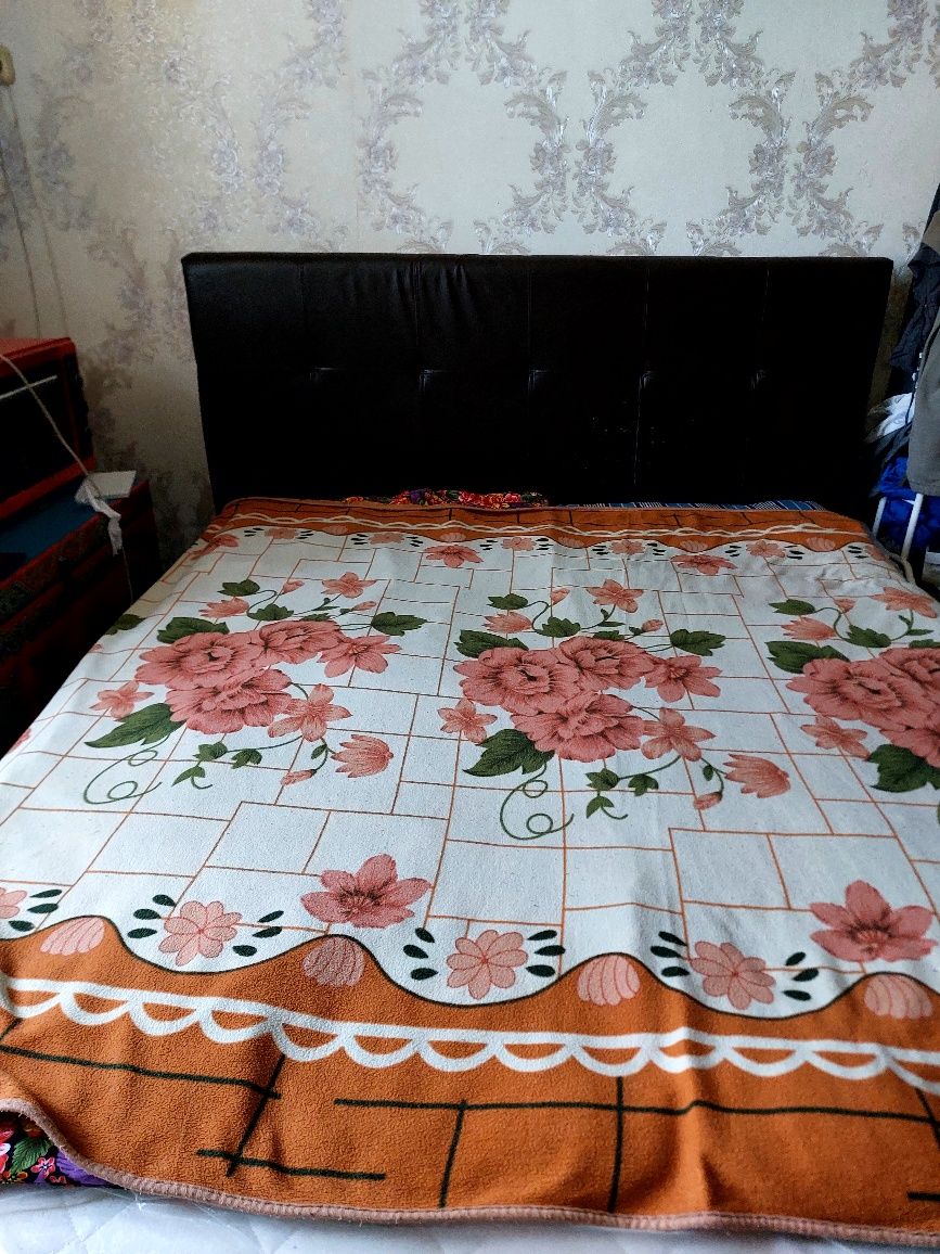 Кровать в спальню, срочно