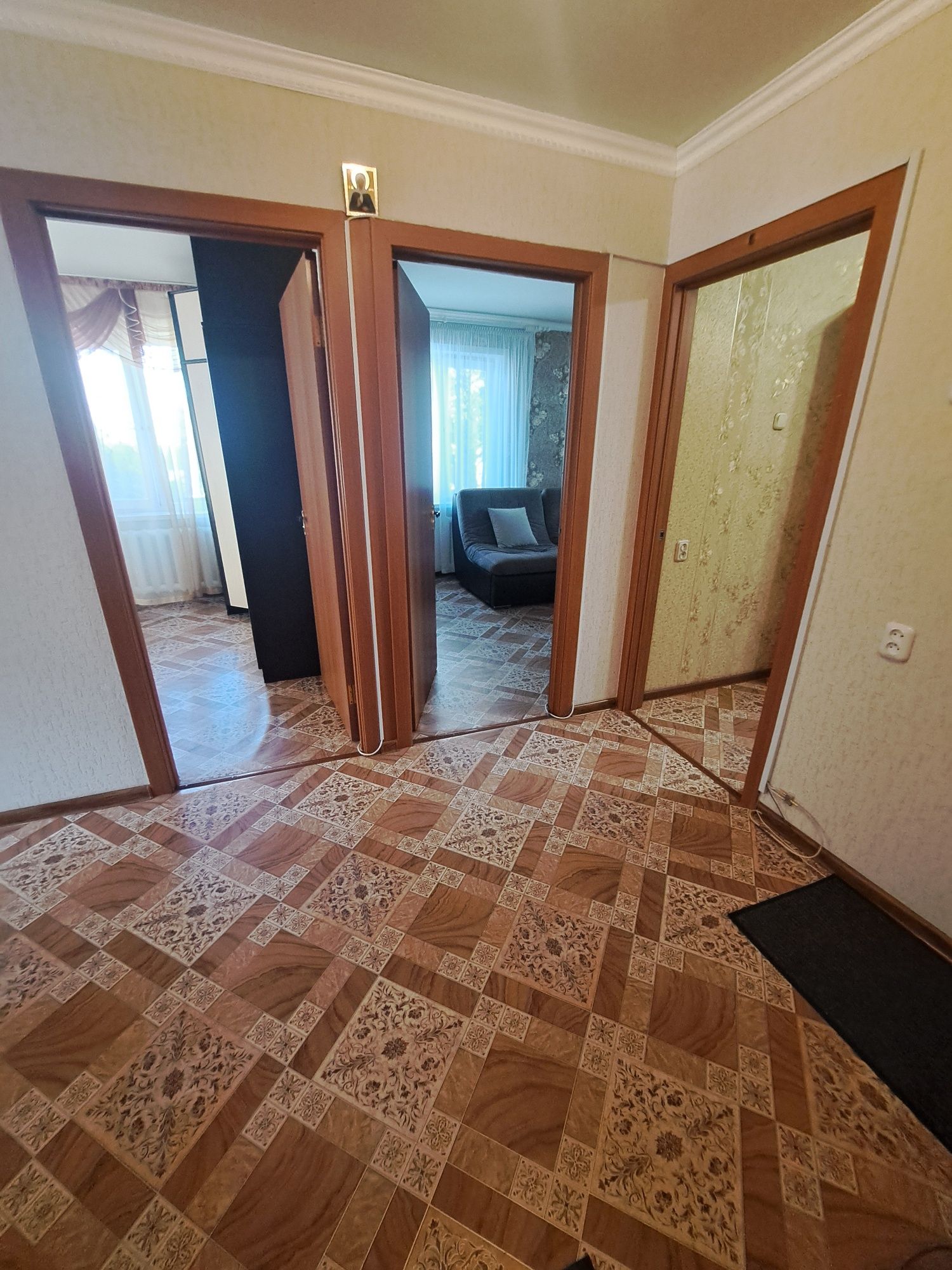 Продаём трехкомнатную квартиру на Горке Дружбы