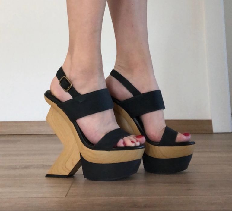 Sandale cu platforma