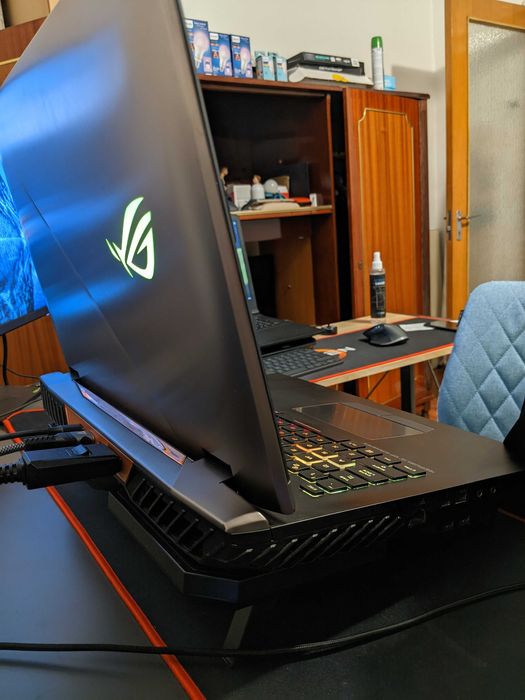 Asus ROG G703VI - GTX 1080, i7 7700HQ, 16GB DDR4, 256gb SSD, 1tb SSHD