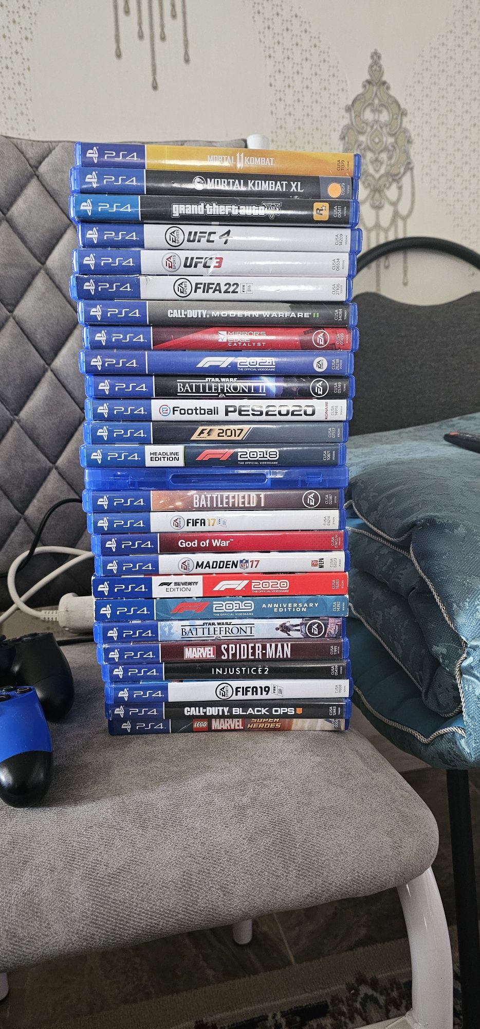 Продам Playstation 4