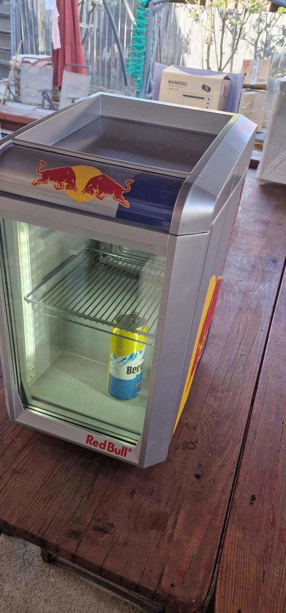 Mini frigider Red Bull