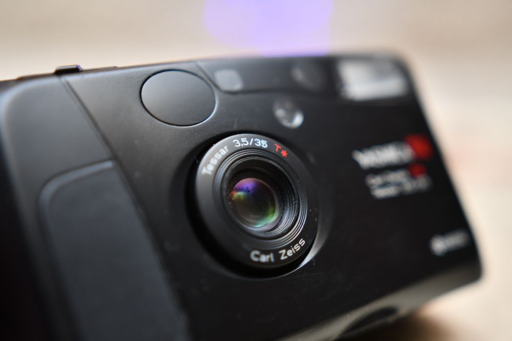 Лентов фотоапарат Yashica T4