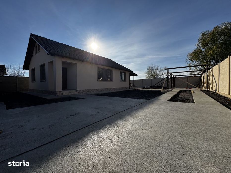 Casa individuala, 410mp teren, 83mp utili+20mp terasa-Sanmihaiu Roman
