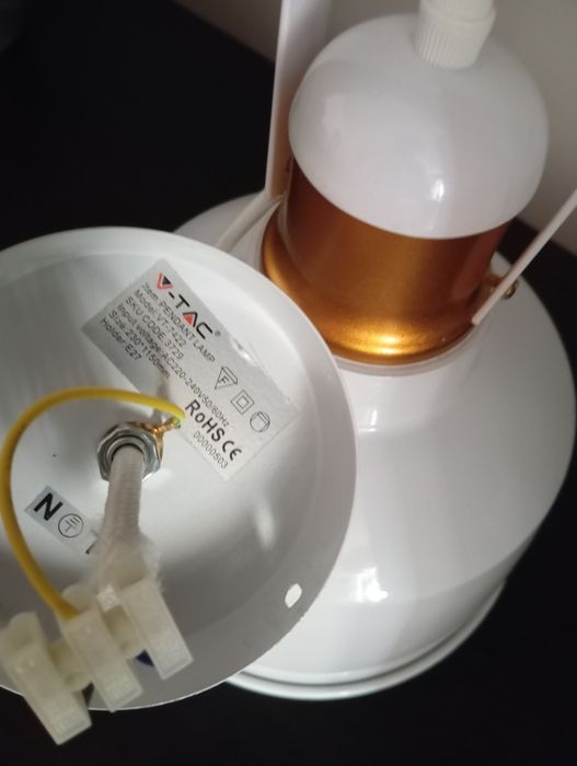 Corp suspendat pentru iluminat