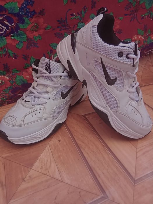Кроссовки Nike белого света 12 500тг