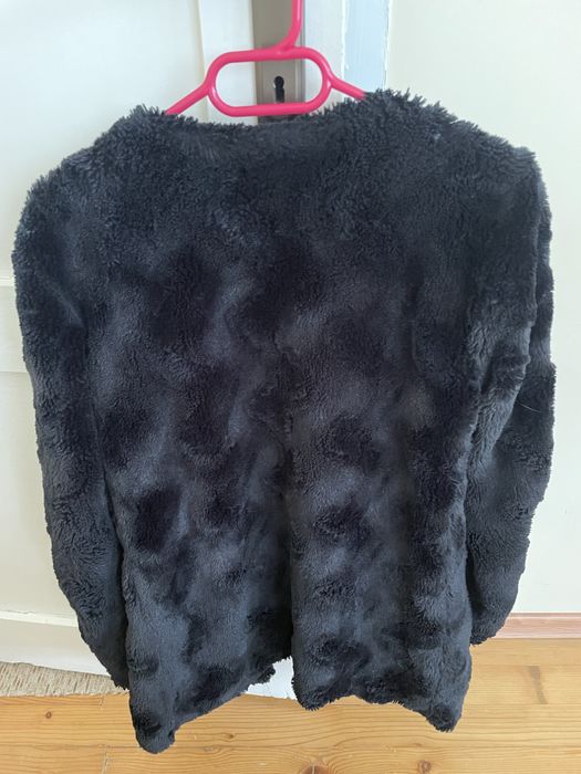 Официално палто плюш черен цвят.