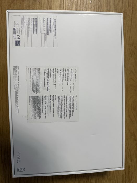 Vând MacBook Air 13 inch , 256GB 8gb