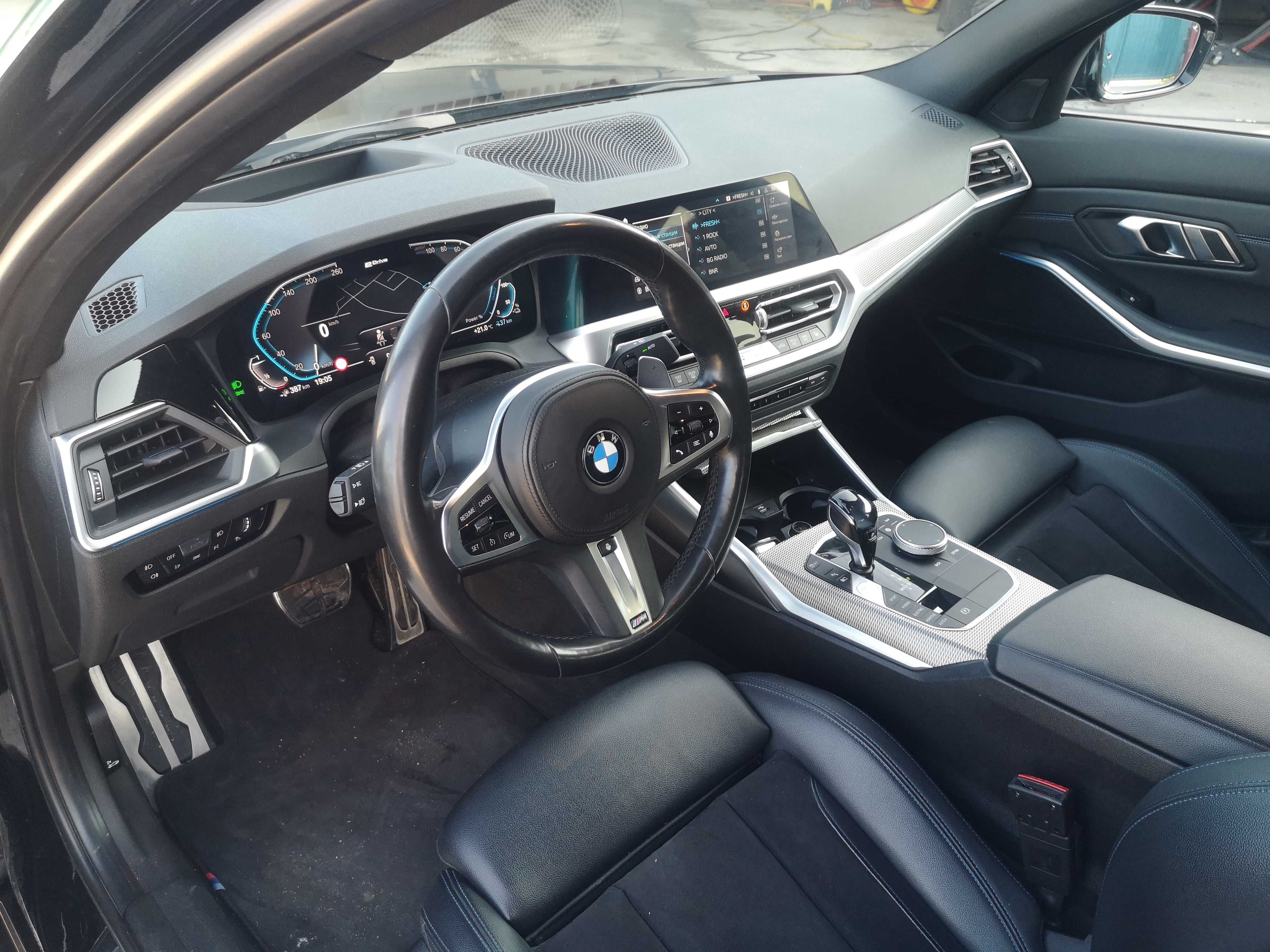BMW 330 E PLUNING hibrid 2000kуб 230k бензин ток. Колата е 2020г.