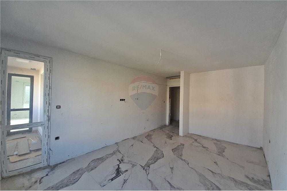 Продава се Многостаен апартамент в Шумен, Математическа гимназия - 141 кв.м за 1412 €/кв.м - Снимка #8