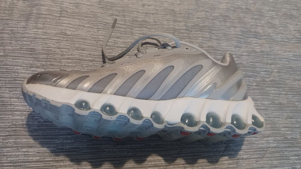 Продавам Дамски маратонк Nike