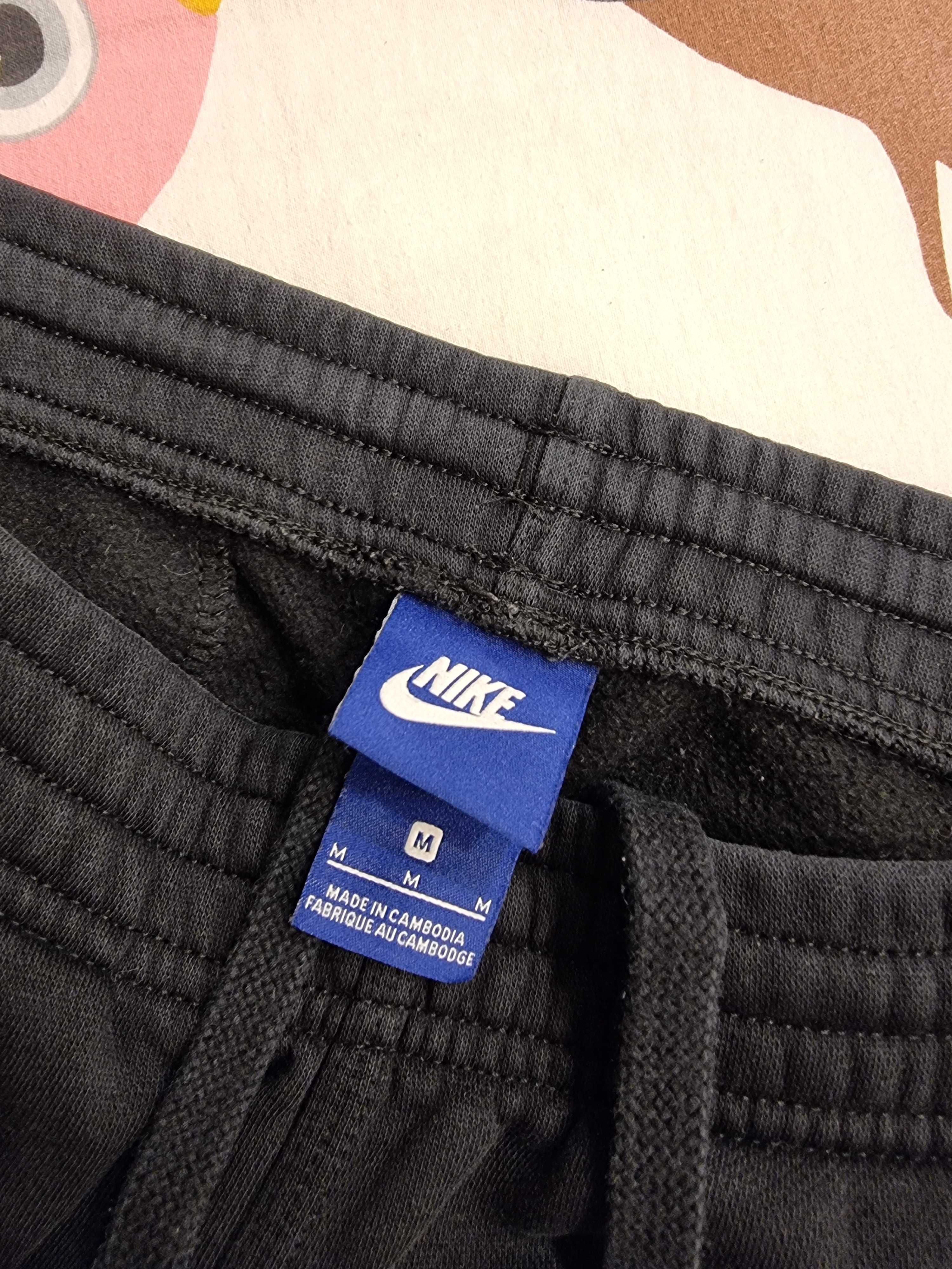 Nike 100% оригинално долнище ( M )