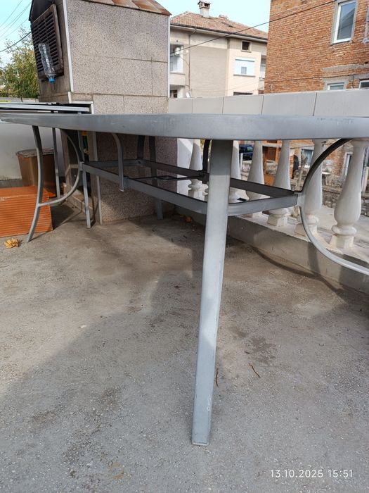 Голяма градинска маса