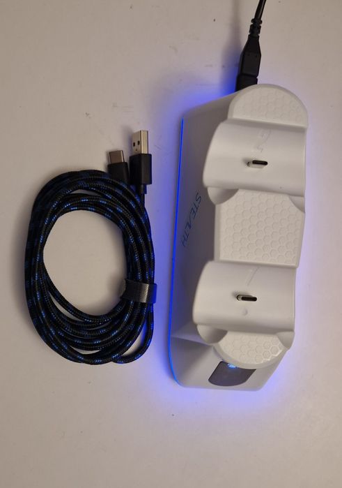 Vând Statie dubla de incarcare pentru controller PS5, Stealth