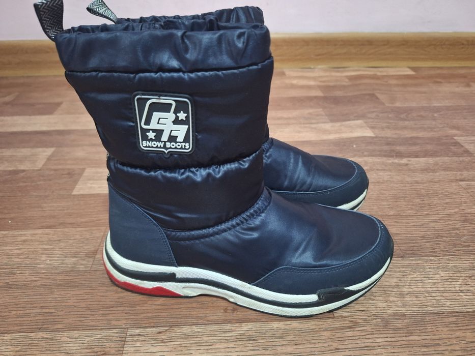 Срочно продаётся полусапожки в отличном состоянии 37-размер