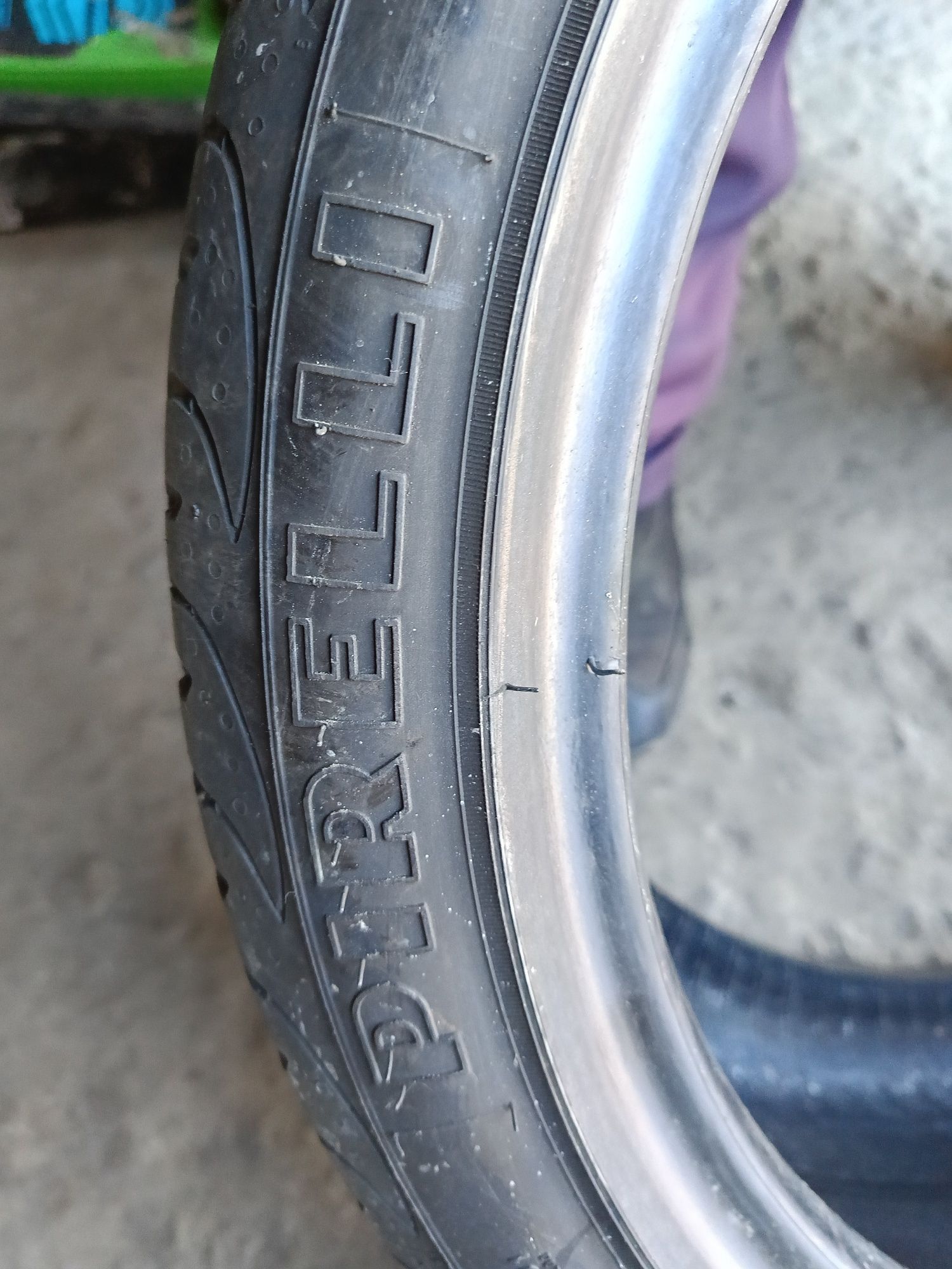 Летни гуми -17цола-215/40-1бр.-65лв."PIRELLI"