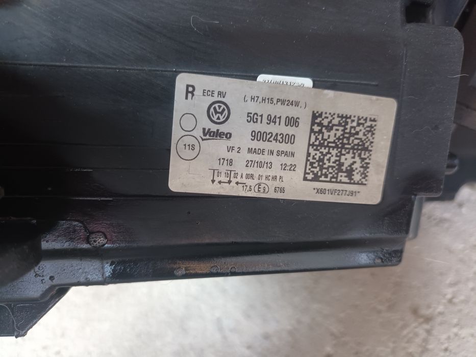 Far Faruri stanga / dreapta vw golf 7 2012 - 2020