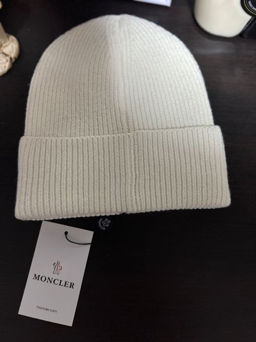 Caciula Moncler originala cu eticheta