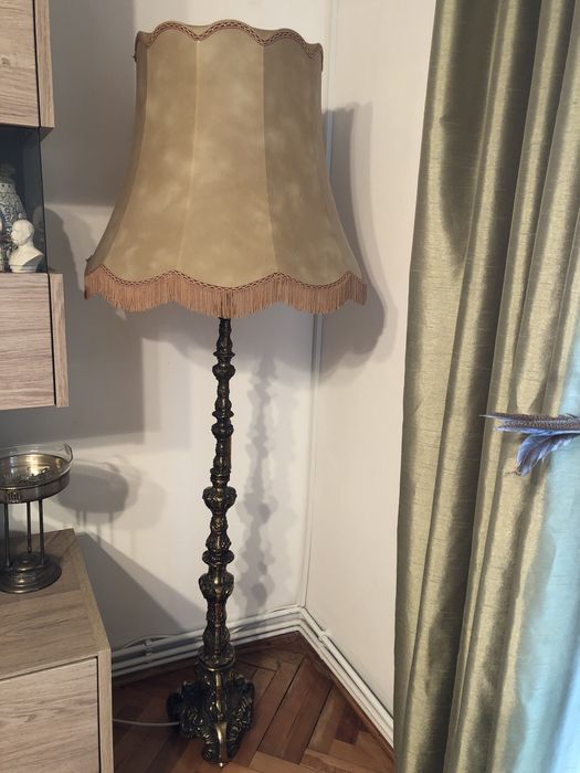Lampadar vechi cu abajur,corpul din bronz masiv