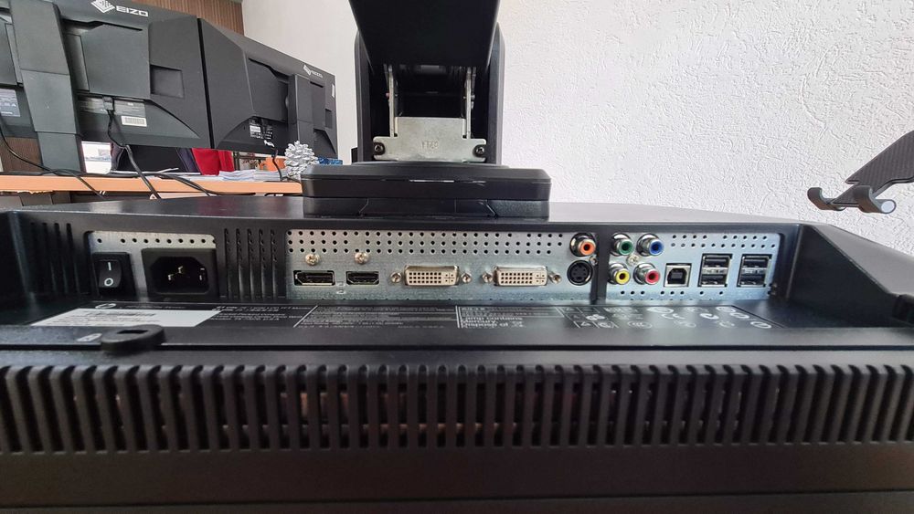 Монитор HP LP2475w 24 инча