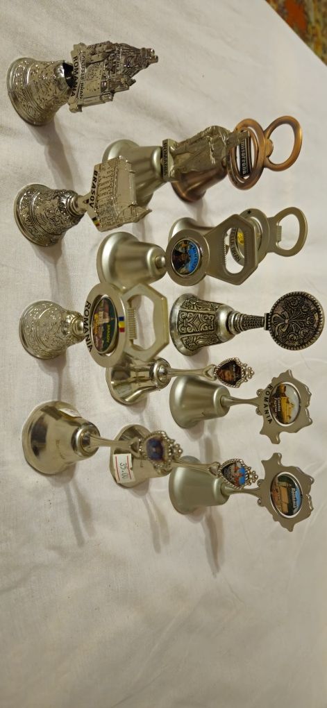 Vand colectie rara de clopotei turistici din diverse tari. Vezi 8 poze