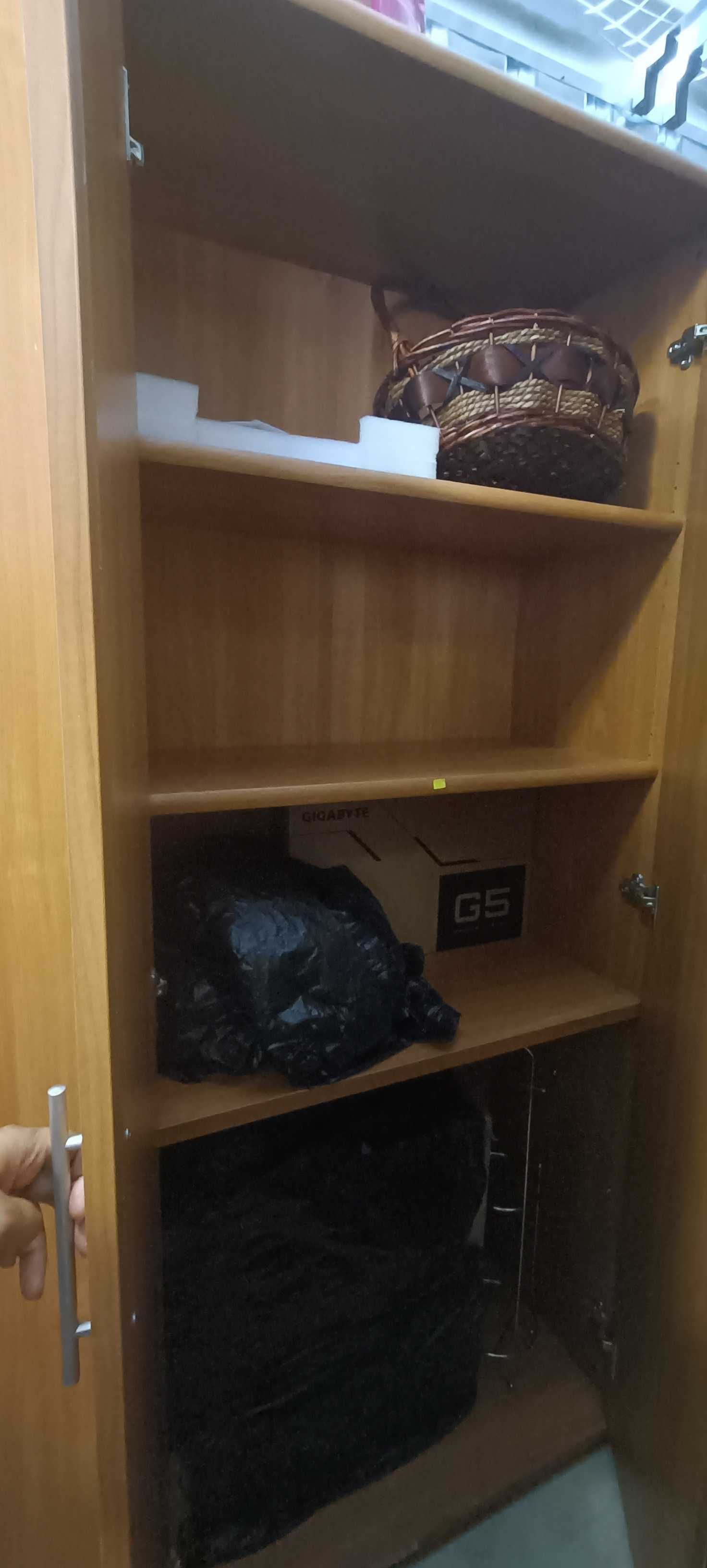 Wood Wardrobe Дървен гардероб
