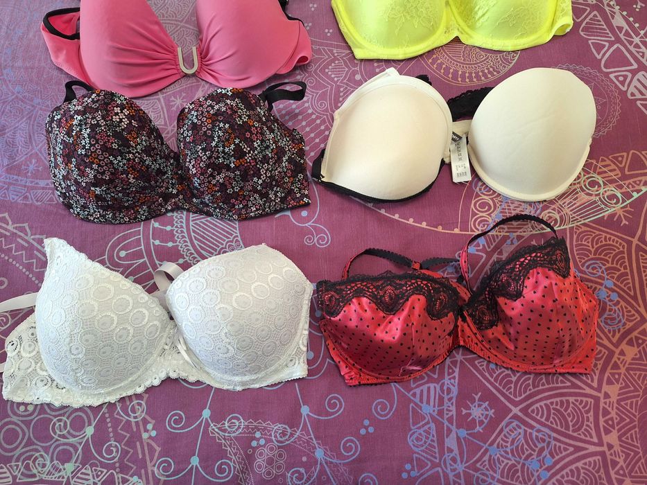 Lot sutiene marimea 85D in stare buna.