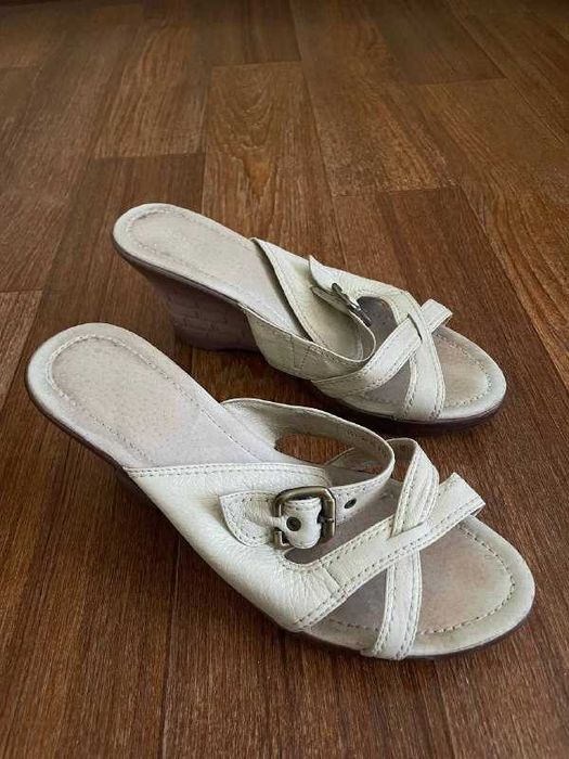 Ayollar oyoq (37-38 razmer)