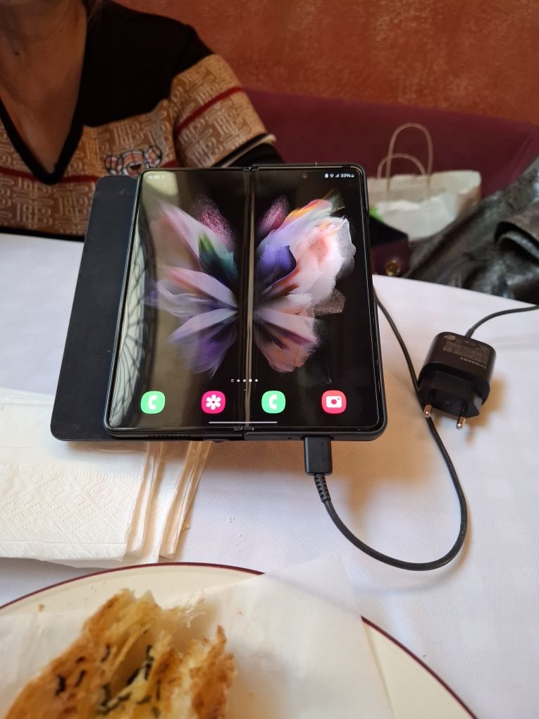Samsung Z Fold 4