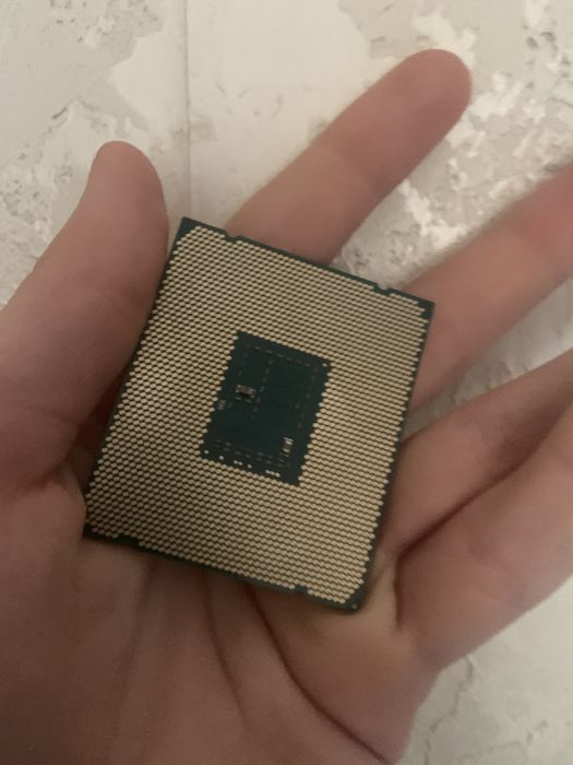 Продам процессор Intel Xeon E5-2670 v3 (12 ядер / 24 потока)