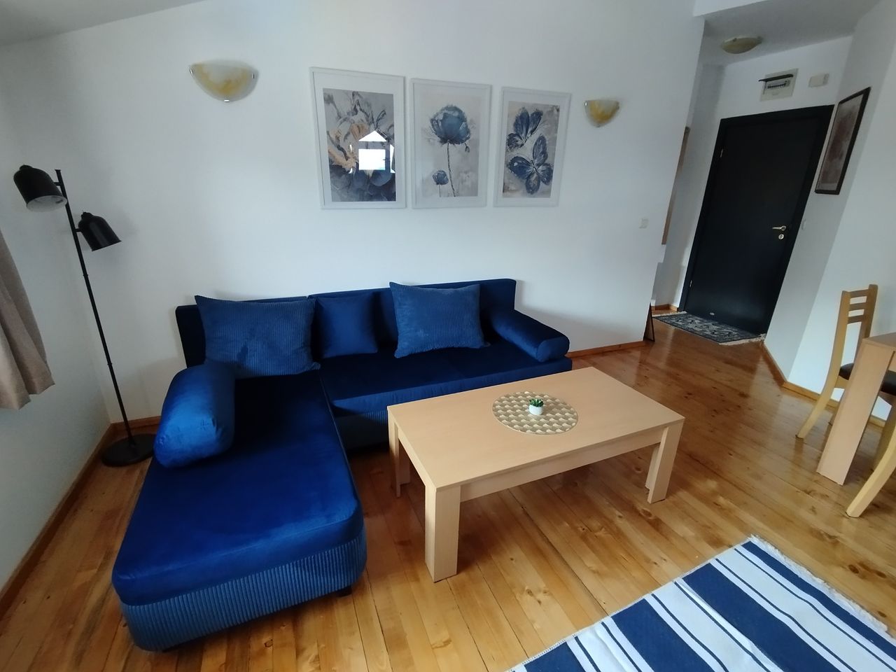 Дава се под наем Двустаен апартамент в Банско - 55 кв.м за 306 € - Снимка #1