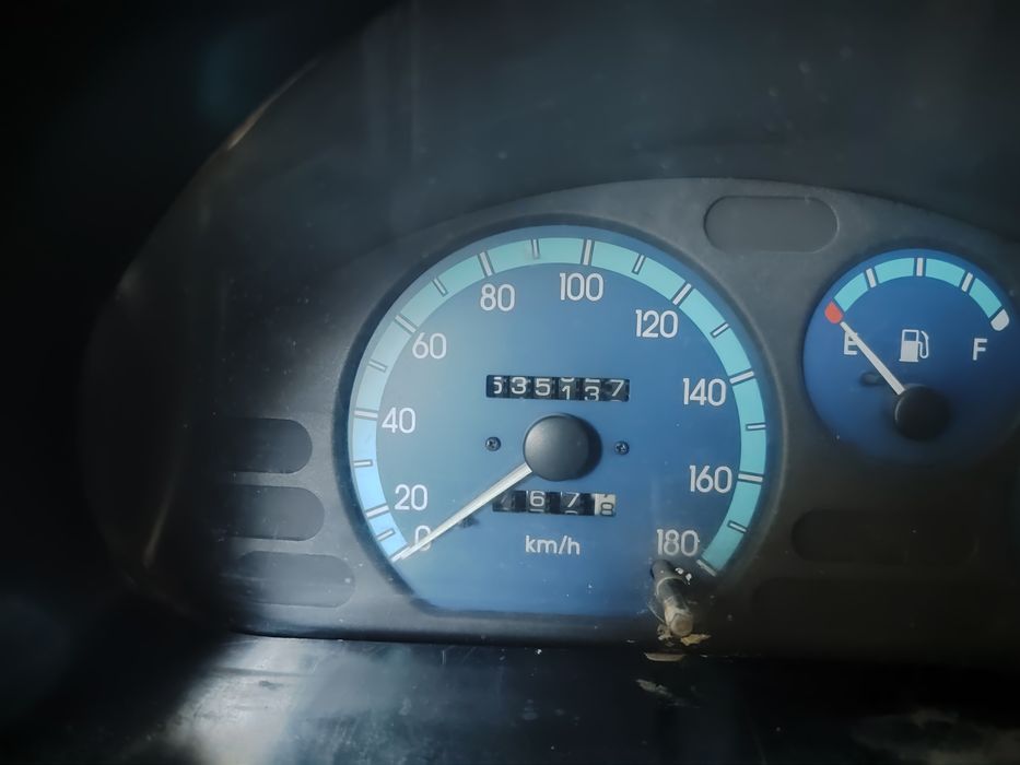 Matiz gaz qoʻyilmagan ayol kishi haydagan