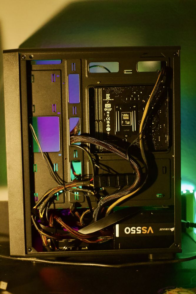 PC gaming cu RTX 3060 și i5 – carcasă nouă, start în 5 secunde