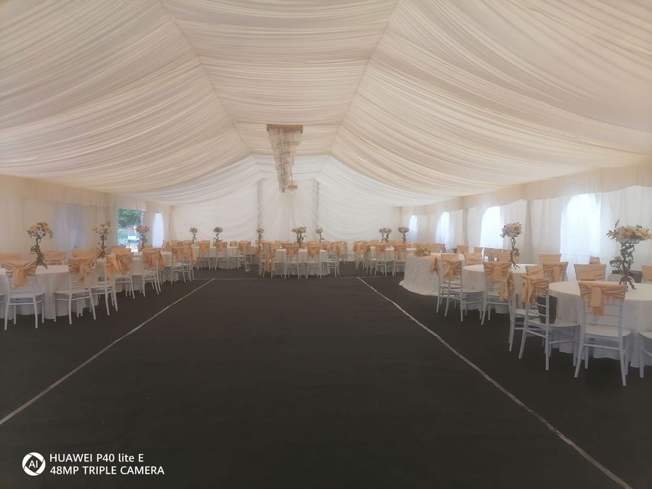 De vânzare: Cort evenimente complet echipat – 48m x 10m – 40.000€