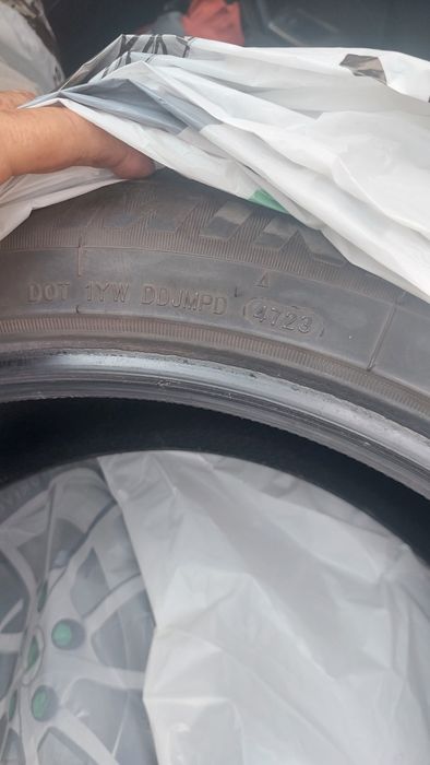 Продам зимнюю резину 255/45/20