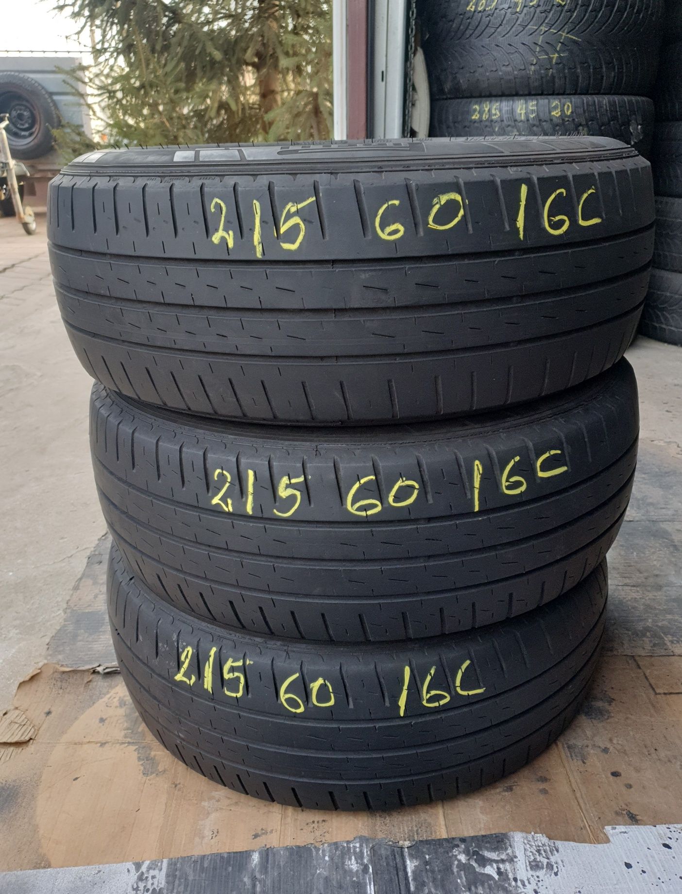 2/3 Anvelope vară Pirelli 215 60 R16C  Stare impecabilă. Profil 8 mm