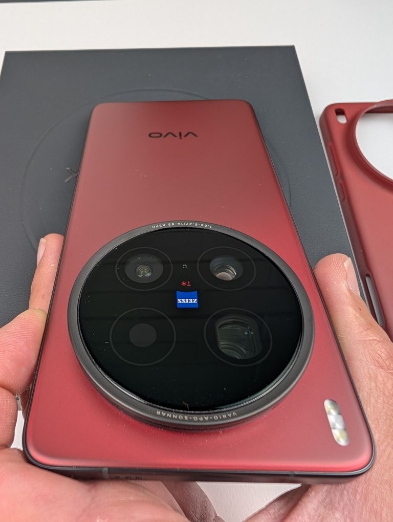 Vivo X200 Ultra 16/512 Червен