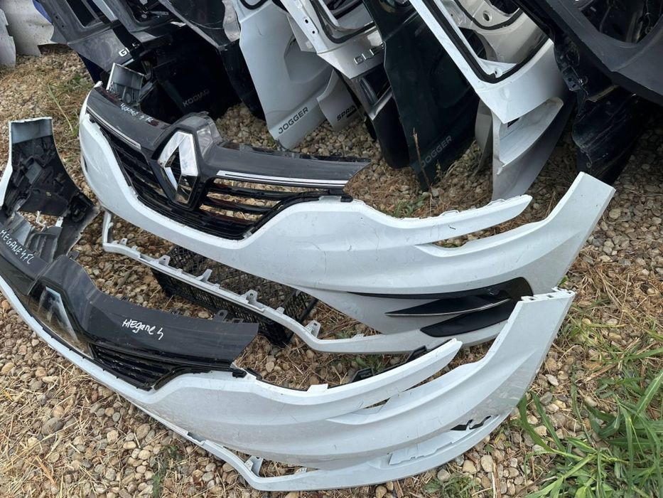 Bara fata + grila centrala Renault Megane 4 FACELIFT