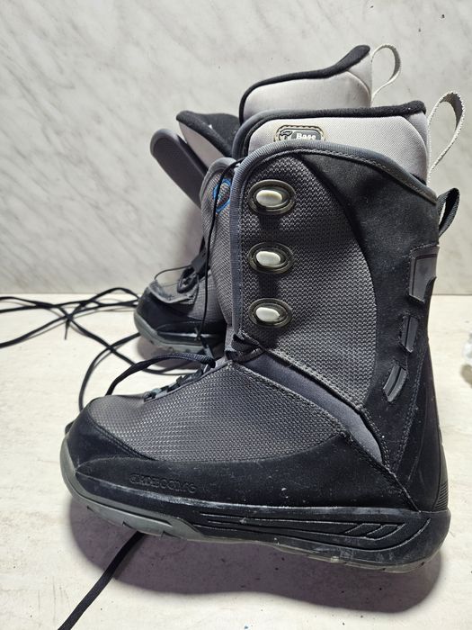 Boots 135 buti placa snowboard  Ride  mărimea 42  (  27 cm) .