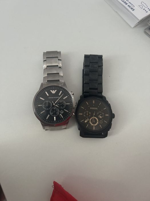 Vand 2 ceasuri  1 emporio armani 2 fossil