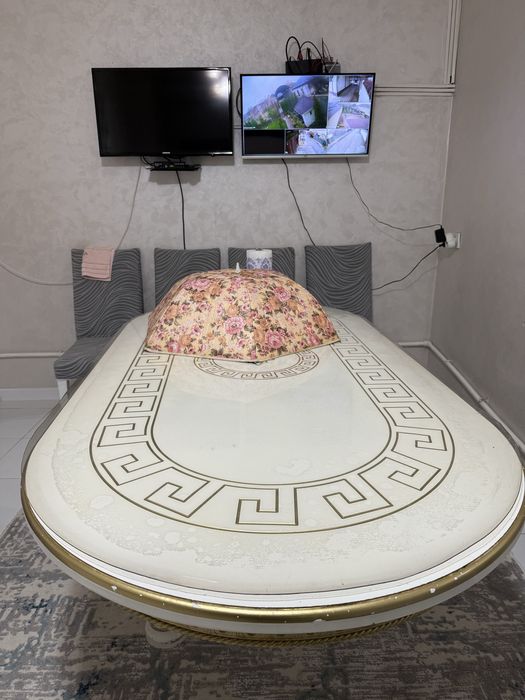 Стол с куриной ножкой