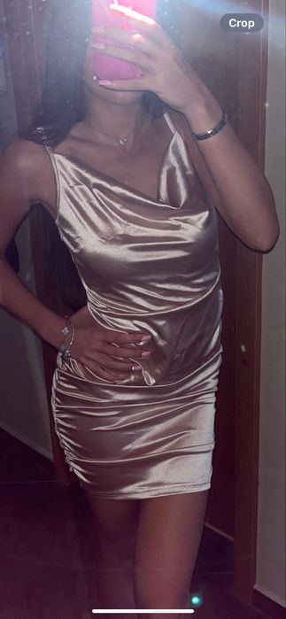 Официална сатенена рокля цвят шампанско нова