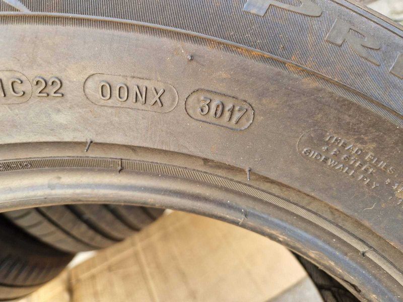 4 Michelin R17 215/65
летни гуми
DOT3017