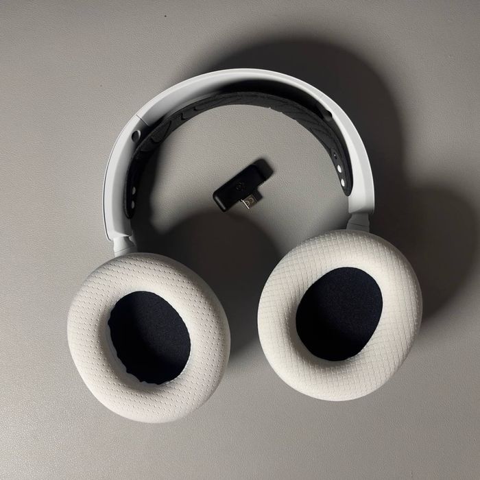 Steelseries Arctis Nova 7 white / Black