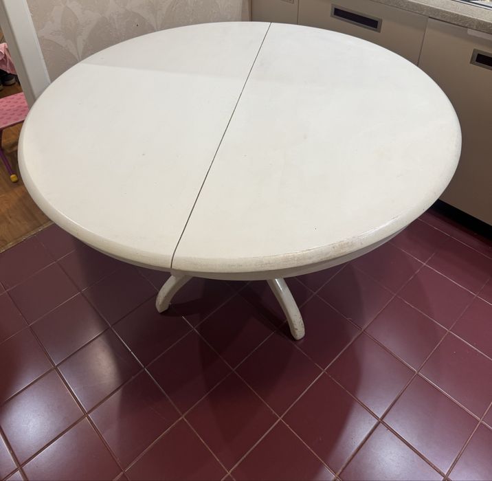 Отличный обеденный стол