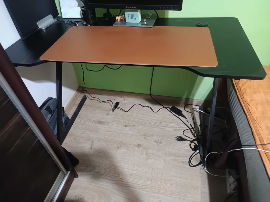Комплект геймърско бюро и офис стол