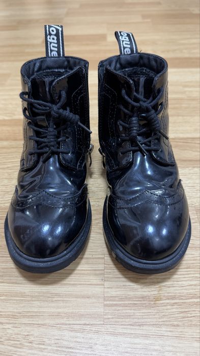 Стильные демисезонные сапоги для девочки,натуральная лакированная кожа